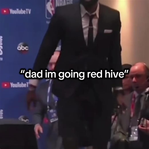 Exploring Blue Hive in Bee Swarm Simulator