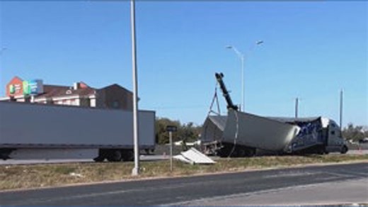 Major crash involving two 18-wheelers causes traffic delays along SE Loop 410 North at Rigsby Avenue