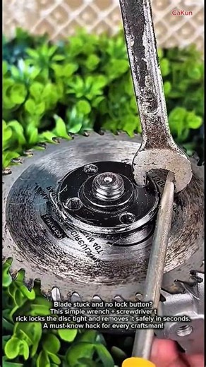 Smart Angle Grinder Trick – Remove a Stuck Blade in 5 Seconds!