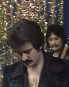 13K views · 341 reactions |  Joseles - "Espérame" (1973) Joseles nació el 29 de diciembre de 1942 y es de origen español. Actualmente vive felizmente con su familia en McAllen Texas. Joseles comentó que la empresa que grababa sus discos cerró, que era R.C.A. de México. Y que después por una u otra situación dejó de grabar. Joseles formó el grupo Los Lazos, donde era el vocalista. | Mis dias felices | Facebook