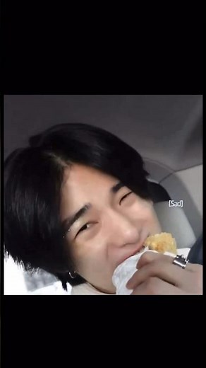hyunjin eating sadly🥺🤭❤️🎬| [SKZ-TALKER GO! Season 4] Ep.03 LE GALA DES PIÈCES JAUNES