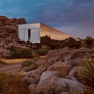 Mirror-clad Invisible House reflects its desert surrounds