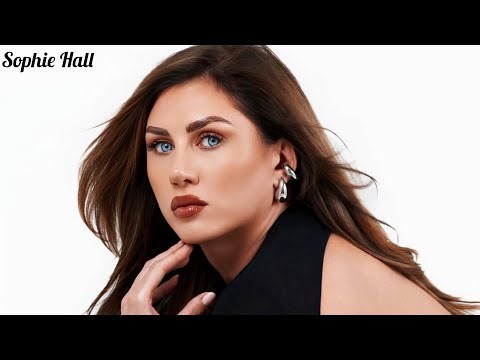Sophie Hall Biography | Inspiring Plus Size Model Story