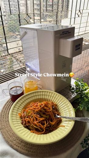 NIDHI JAIN | FOOD BLOGGER on Instagram: "STREET STYLE CHOWMEIN😋 Agar apko bhi street style garma garam chowmein khane ka munn ho raha hai toh ye recipe apke liye perfect hai ... This recipe is simple yet flavourful made using Kent Instant Drinking Water Heater @kentrosystems which gives you hot water instantly at your desired temperature ! Comment KENT for the link ! #KENTInstantDrinkingWaterHeater #Kent #SmartLiving #WorkSmartHealthy"