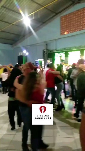 392K views · 6.6K reactions | Bora Dançar  . . . . #baile #bailao #música #modao #casal #casais #viral #meme #humor #music #dança #viralizou #bandas #sul #bandinhas #mulher #gauchos #gaucho #dançando #dançando #ruiva #festa #loira #santacatarina #SC #perigosaelinda #insta #engraçados #tradição #cultura | Divulga Bandinhas | Facebook