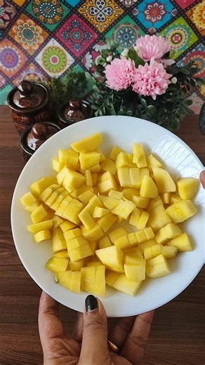 പുളിയുള്ള പഴുത്ത മാമ്പഴം ഇങ്ങനെ ചെയ്തോളൂ - Pacha Manga recipe in Malayalam - Sour ripe mango recipes