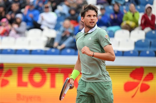 WATCH: Dominic Thiem warmly welcomed by French Open crowd with claps and cheers as Austrian begins final run in qualifying before retirement