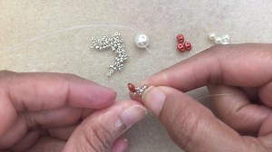 Classic Victorian Ring Tutorial 1. One 8 mm pearl (or any 8 mm bead) 2. Four superduos beads 3. Four 4 mm pearls (or any 4 mm bead) 4. 11/0 seed beads 5. 6 lb fireline thread | JRPDesigns