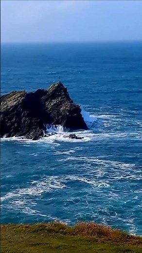 Newquay: Porth Beach 🌊 Waves That Hypnotize – Cornwall’s Coastal Beauty #cornwall #newquay