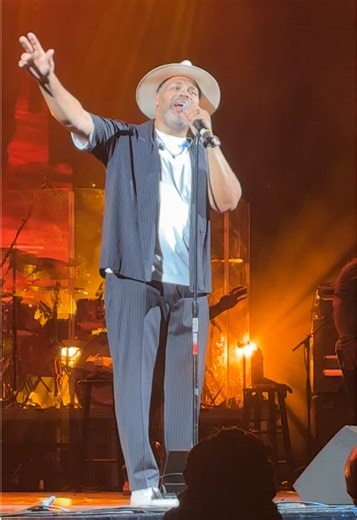 🔥❤️🔥❤️ @Eric Roberson singing one of my favorite songs “Lessons” at @Mable House Barnes Amp 🤗 #concert #fyp #livemusic #ericroberson #highlights #fypシ゚viral