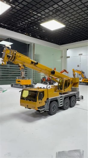 33K views · 752 reactions | The D1050 hydraulic 3 axle crane in 1/14 scale on its test run 朗朗 #Toucanhobby #RCmodel #model #rcconstructionmodels #rcconstruction #hydraulic #RC #crane #construction #hydraulicrc | Toucanhobby RC Model | Facebook