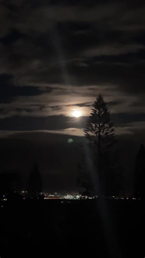So beautiful #maui #moon