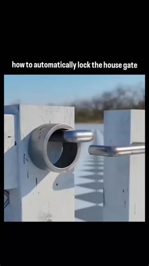 Sᴜᴍɪᴛ on Instagram: "The post features a 21-second video tutorial on installing a spring-loaded metal latch for automatic gate locking, using affordable hardware like coil springs and brackets to secure wooden or metal gates without electricity. - Released today, January 16, 2026, by Indonesian DIY enthusiast @masvdcss, it amassed over 2 million views and 1,900 likes within hours, reflecting widespread appeal for low-cost home security solutions. - User replies, predominantly in Indonesian, prai