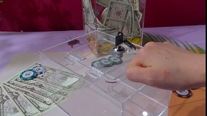 2 Pcs Clear Piggy Bank for Adults and Kids Transparent Acrylic Money Bank Money Saving Box Coins Savings Bank Clear Money Box with Key for Storing Coins and Bills for Boys Girls Birthday Gifts