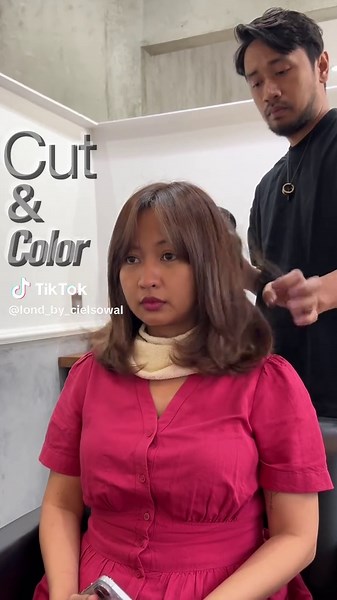 Rambut keliatan lepek & flat? Coba layer warm brown kayak gini ✨ langsung beda #layercut #caramelhair #hairstylist #londbycielsowal #salonjakarta