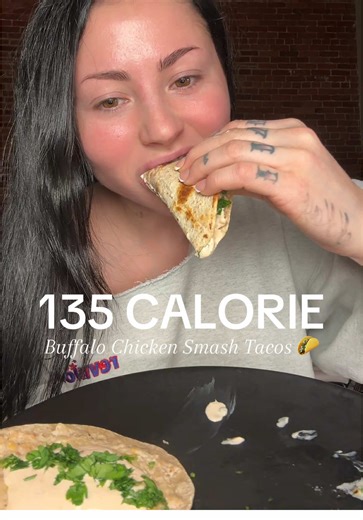 🌮135 calorie keto-friendly high protein smash tacos! • Recipe makes two tacos at 135 cal per taco🤤 17g of protein per taco • What you’ll need… 💫 112 g lean ground chicken 💫 seasoning of choice (i used salt, pepper, garlic powder, thyme & paprika) 💫 2 keto tortillas (macros vary by brand) 💫2 tbsp reduced fat Mexican cheese 💫1 tbsp nonfat plain Greek yogurt 💫1 tbsp 0 cal hot or buffalo sauce Start by mixing your ground chicken and seasoning. Then, flatten your chicken evenly over 2 tortill