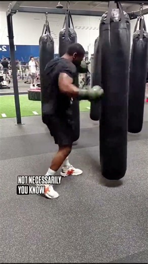 🥊 Heavy Bag 101 Keep your feet moving