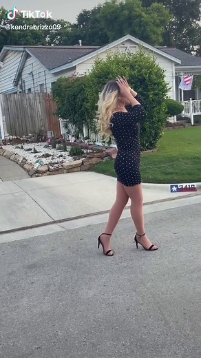 Bésame y Vuelve Loca: Moda Nocturna Latina