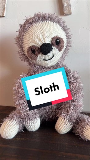 Sloth pattern!! Link in bio. #knittingmachinequeens #knittingmachinetutorial #addikingsize #sentroknittingmachine #sloth