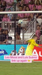 781K views · 47K reactions | Just a couple of best friends setting each other up for ages on the pitch 珞 | Bleacher Report Football | Facebook