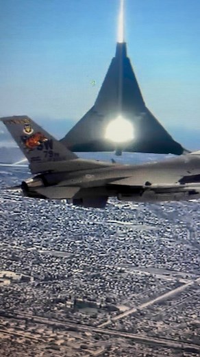 22K views · 667 reactions | The pilots hid this weapon in the sky UFO VIDEO NEW | Ufo Ufos | Facebook