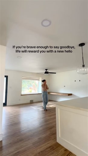 Rachel Paige✨ on Instagram: "I just sold my house and everything in it for a life I’ve been dreaming of for a long time. This year was crazy… And it pushed me to make this move official. So goodbye house… hello camper 🚌 #freedom #camperlife #startingover #downsize #rvliving"