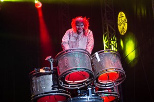 Man pecked to death by crows in Slipknot's video for 'The Devil In I' - watch