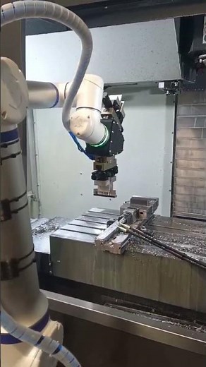 Elite Robots CS612 machine tending application by Ablanalp - Poland