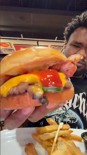 Trying A Bacon CheeseBurger 🍔 🥓🔥from Red Robin🐦‍🔥#foodie #mukbang #subscribe #like #foodreview