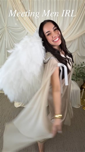 Christa Collins - Dating Clarity Coach on Instagram: "I used to be the woman who never got approached in real life. Not at coffee shops. Not at events. Not anywhere. I told myself men were intimidated by me. That dating apps ruined everything. That men just don’t approach anymore. But the truth? I was unapproachable and I didn’t even realize it. As a recovering control freak, my body was armored. Scanning. Evaluating. Bracing. Men didn’t feel invited. They felt judged before they ever spoke. Now