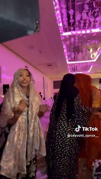 Asiyo oo Manta Lasoqarxiyay: Makeup and Beauty Tips