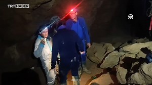 “Türk hükümetinin hızlı müdahalesi hayatımı kurtardı” Mersin'de Morca Mağarası'nda rahatsızlanan ABD'li dağcıya Türk doktorlar ve kurtarma ekibi ulaştı. Tedavisine başlanan dağcının 1276 metre derinlikten yukarı çıkarılması bekleniyor. | TRT Haber