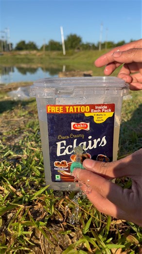 🔥 Survival Hack: How to Fix a Leaking Bottle and Store Water in the Wild! 🌳💦😱