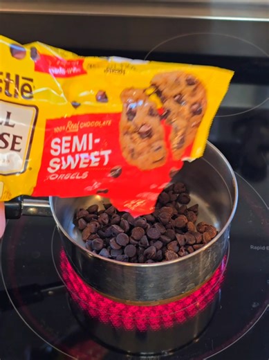 Homemade chocolate fudge recipe. This tastes so much better than store bought syrup or hot fudge. I won't ever be able to go back to store bought again! #homemade #homesteadlife