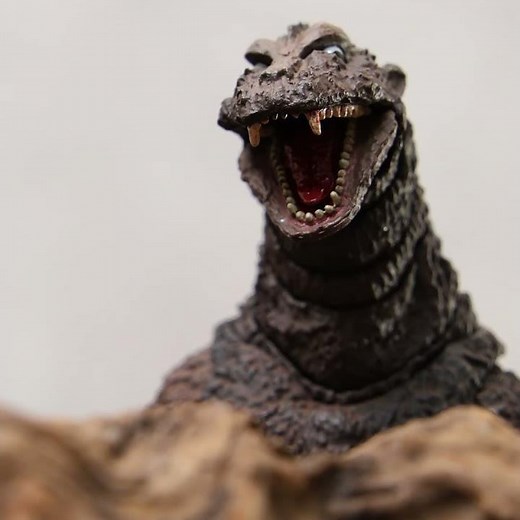 Recreate movie scenes with Godzilla figures. #godzilla