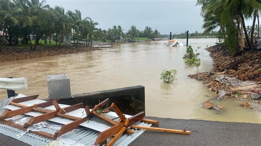 Queensland floods updates: Hundreds of properties inundated in deluge but BOM says conditions are easing — as it happened