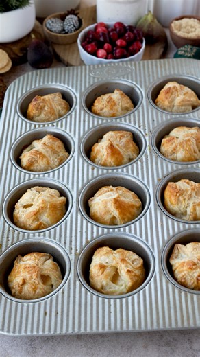 This Mini Baked Brie Appetizer is a delightful twist on the classic baked brie, offering all the elegance and flavor in convenient, party-ready bites! These mini versions are perfect for gatherings, where guests can easily enjoy a single serving without the need to slice or share. 🤎 Check out this amazing recipe here: https://www.piesandtacos.com/mini-baked-brie-appetizer/ | Pies and Tacos