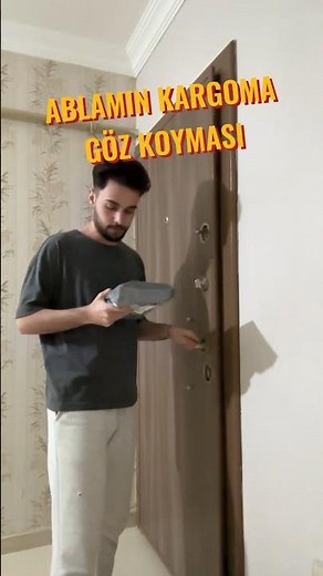 My sister keeps an eye on my cargo