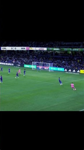 What a brilliant back pass by Messi! 🤯