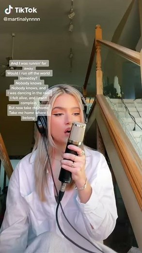 Runaway - Aurora ( Cover Martina Lynn )