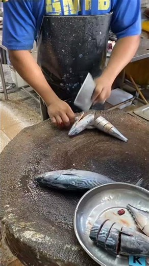 Super Fast Skipjack Tuna Cutting Skills 🐟⚡🔪 #SkipjackTuna #FishCutting #Shorts