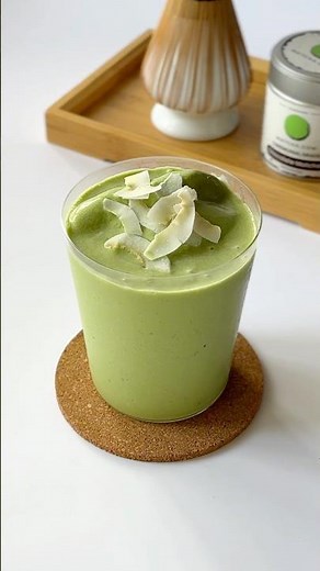 Coconut Matcha Smoothie | creamy vegan smoothie recipe you will LOVE!