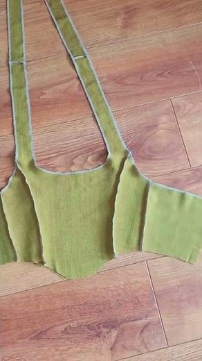 I made the navarose corset out of my vintage fabric scraps 💚 #sewing