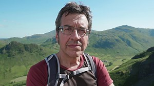 Até que ponto a nossa demanda por carne está a conduzir o planeta para um desastre ambiental? O jornalista George Monbiot embarca numa missão para compreender o impacto da indústria da carne. ‘Gado Apocalíptico: A Carne que Mata o Planeta’, domingo, dia 2, pelas 18:40 em estreia na RTP2 | RTP2