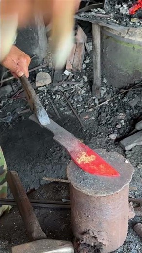 He's got great knife forging skill #porsethsteel #shorts