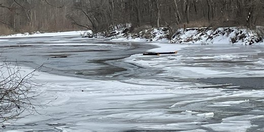 4 injured after helicopter crashes in the Meramec River