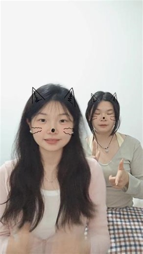 比我还人机的人出现了#母女合拍舞蹈 #爱跳手势舞的小女孩 #和小侄女一起拍手势舞 #和闺闺拍手势舞 #手势舞拍了n遍
