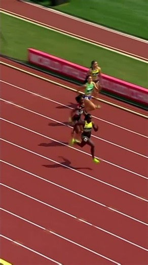 Theianna-Lee Terrelonge storms to 11.21 to top the heats of the 100m in Eugene #WorldAthleticsU20