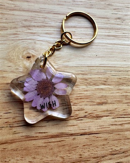 Handcrafted Resin Star-shape Keychain With Pressed Flower - Etsy