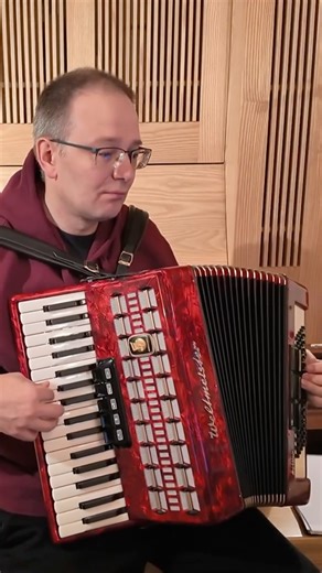Barcarolle on accordion